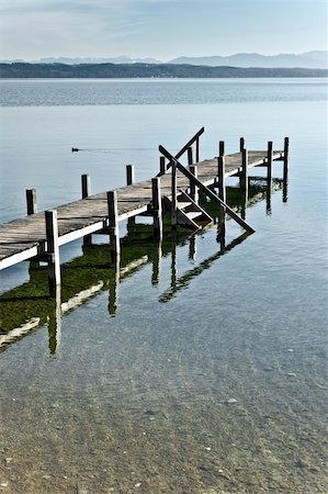 simsearch:400-06480005,k - An old jetty at Starnberg Lake in Germany Foto de stock - Super Valor sin royalties y Suscripción, Código: 400-04813852