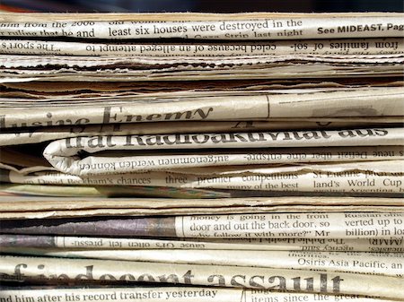 Detail of a pile of international newspapers Photographie de stock - Aubaine LD & Abonnement, Code: 400-04824040