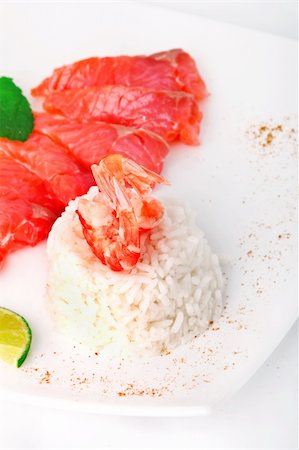 simsearch:400-05939167,k - Rice with prawn and salmon on white plate Photographie de stock - Aubaine LD & Abonnement, Code: 400-04824085