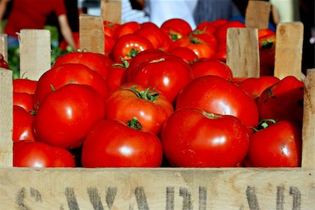 simsearch:695-03387306,k - Tomatoes on a market stall Stock Photo - Budget Royalty-Free & Subscription, Code: 400-04824342