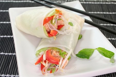 spring roll - Lucky roll with lettuce, salmon, rice noodles, bell peppers and Thai basil Stock Photo - Budget Royalty-Free & Subscription, Code: 400-04824630