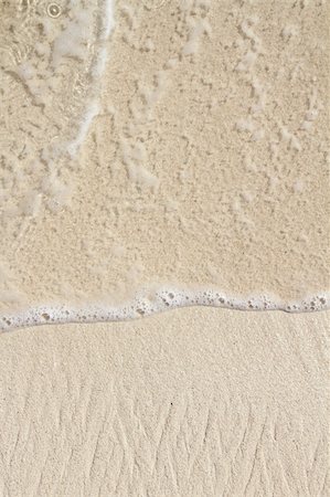 simsearch:400-05272116,k - Caribbean clear beach sand texture shore wave foam Foto de stock - Royalty-Free Super Valor e Assinatura, Número: 400-04825409