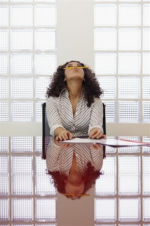 Frustrated caucasian businesswoman holding pencil between mouth and nose in office meeting room. Vertical shape, front view, waist up, copy space Foto de stock - Super Valor sin royalties y Suscripción, Código: 400-04825586