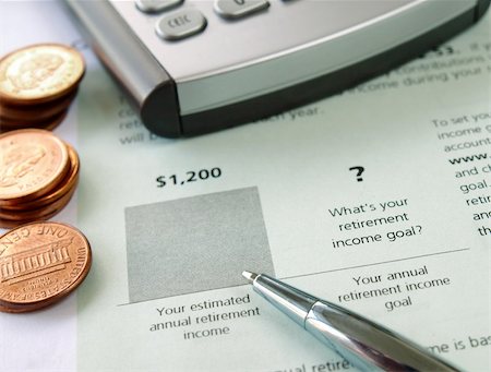 Pen on the financial document with calculator and coins Photographie de stock - Aubaine LD & Abonnement, Code: 400-04829403