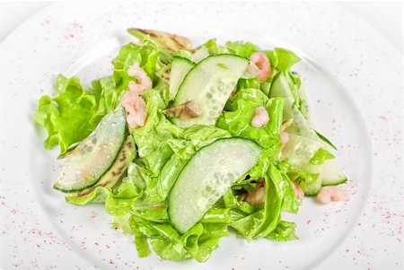 simsearch:400-04788380,k - shrimp salad with cucumber and avocado Photographie de stock - Aubaine LD & Abonnement, Code: 400-04829475