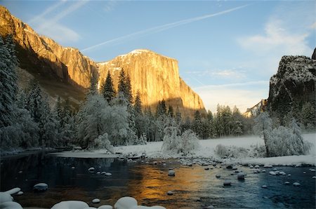 Yosemite valley at sunset with golden rays of sunlight on El Capitan and beautiful reflection from the Merced river in winter Stockbilder - Microstock & Abonnement, Bildnummer: 400-04821700
