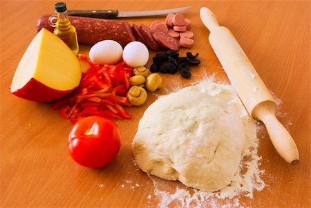 simsearch:400-05305223,k - Right products for cooking pizza Foto de stock - Super Valor sin royalties y Suscripción, Código: 400-04823237