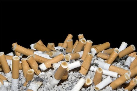 simsearch:695-03381045,k - Cigarettes in ashtry isolated on black background Photographie de stock - Aubaine LD & Abonnement, Code: 400-04823283