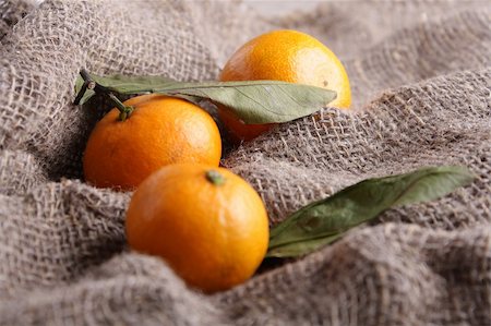 simsearch:400-05046087,k - Close up a lot of mandarins on canvas Stockbilder - Microstock & Abonnement, Bildnummer: 400-04823623