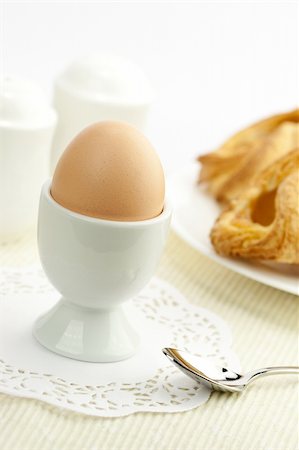 simsearch:400-08338441,k - breakfast table with egg Stockbilder - Microstock & Abonnement, Bildnummer: 400-04823855