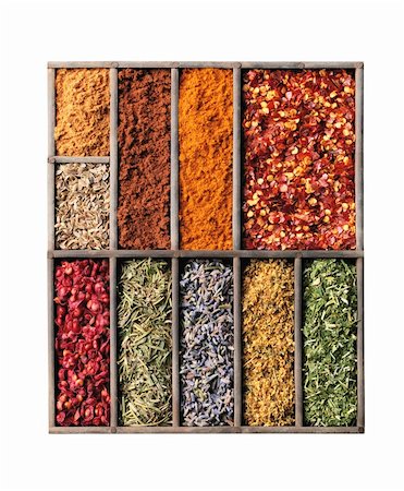 simsearch:693-08127315,k - Wooden box with different herbs and spices - pepper, paprika, cumin and others Photographie de stock - Aubaine LD & Abonnement, Code: 400-04834019