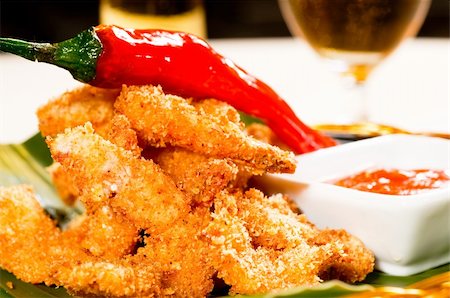 simsearch:400-07293364,k - fresh deep fried buffalo shrimps with a red chili pepper on top and sweet and sour sauce dip on side Fotografie stock - Microstock e Abbonamento, Codice: 400-04834098