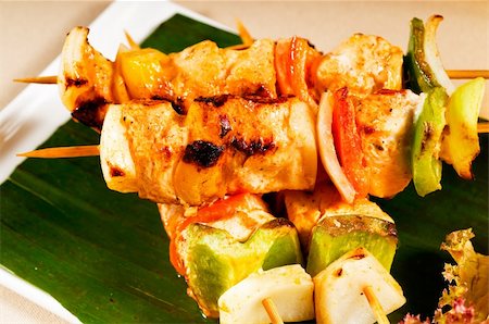 simsearch:400-04587228,k - fresh chicken and vegetables skewers on a palm leaf thai style Fotografie stock - Microstock e Abbonamento, Codice: 400-04834099