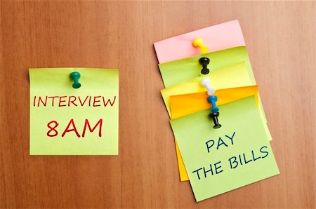 simsearch:400-04835143,k - Interview reminder post it on wooden wall Stock Photo - Budget Royalty-Free & Subscription, Code: 400-04835140