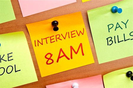 simsearch:400-04835143,k - Interview reminder post it on wooden wall Stock Photo - Budget Royalty-Free & Subscription, Code: 400-04835141