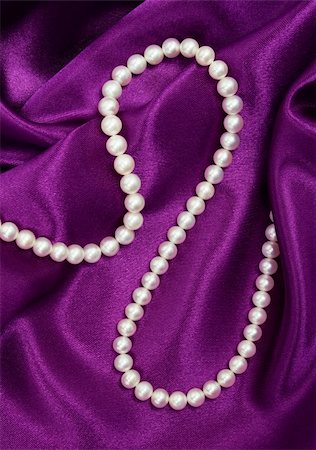 simsearch:632-01147151,k - White pearls on a lilac silk as background Stock Photo - Budget Royalty-Free & Subscription, Code: 400-04835558