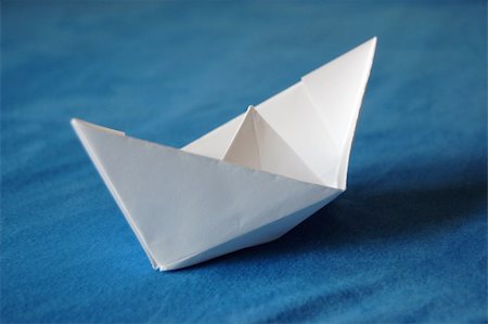 simsearch:400-04177336,k - origami paper boat isolated on blue water Stock Photo - Budget Royalty-Free & Subscription, Code: 400-04835851