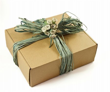 Cardboard gift box isolated on a white background Fotografie stock - Microstock e Abbonamento, Codice: 400-04837371