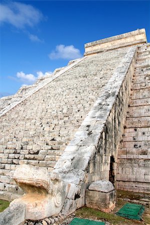 Kukulcan serpent snake El Castillo Mayan Chichen Itza pyramid Mexico Yucatan Photographie de stock - Aubaine LD & Abonnement, Code: 400-04837564