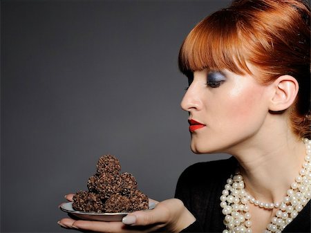 Beautiful elegant fashion woman with chocolate truffle sweets Photographie de stock - Aubaine LD & Abonnement, Code: 400-04839040