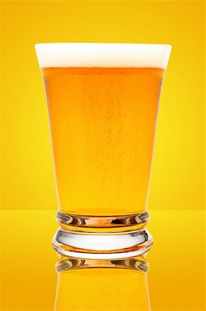 simsearch:400-04011173,k - Beer mug over yellow background Stock Photo - Budget Royalty-Free & Subscription, Code: 400-04839199