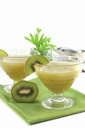 porage - Green jelly with fresh kiwi and woodruff Stock Photo - Budget Royalty-Free & Subscription, Code: 400-04839751
