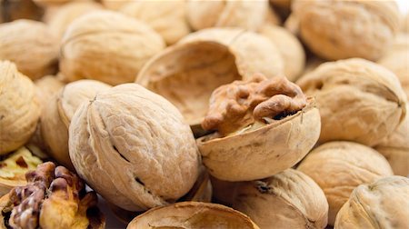 simsearch:400-04415203,k - Walnuts close up Fotografie stock - Microstock e Abbonamento, Codice: 400-04830313