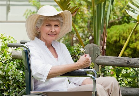 simsearch:400-04327098,k - Mature woman in her wheelchair in the garden Stock Photo - Budget Royalty-Free & Subscription, Code: 400-04830650