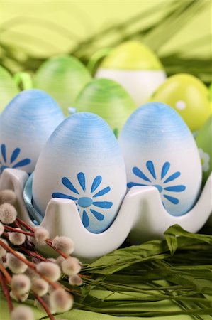 simsearch:400-04291976,k - Colorful Easter eggs in an egg holder. Shallow dof Photographie de stock - Aubaine LD & Abonnement, Code: 400-04831517