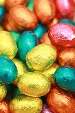 simsearch:400-07406705,k - small Chocolate eggs a Traditional Easter sweet. Foto de stock - Super Valor sin royalties y Suscripción, Código: 400-04831548