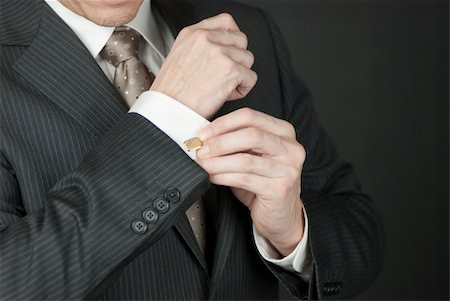 Close-up of a businesman adjusting his cufflink. Foto de stock - Super Valor sin royalties y Suscripción, Código: 400-04831695