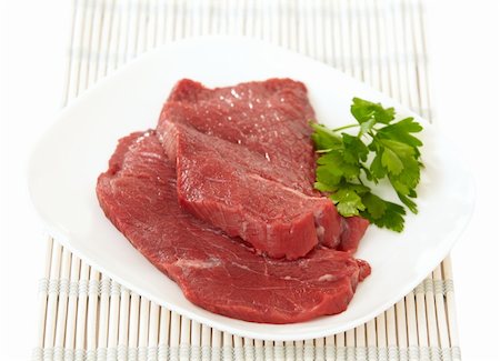 simsearch:400-04328883,k - fresh raw meat slices on white plate Foto de stock - Super Valor sin royalties y Suscripción, Código: 400-04831989