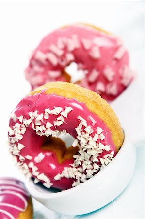 simsearch:400-04178778,k - Colorful and tasty donuts on white background Foto de stock - Super Valor sin royalties y Suscripción, Código: 400-04832196
