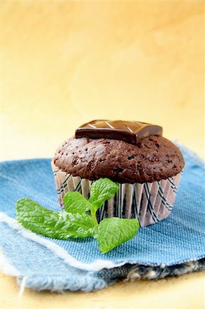 simsearch:400-06524508,k - chocolate cupcake with chocolate decoration in pink packaging Stock Photo - Budget Royalty-Free & Subscription, Code: 400-04832242