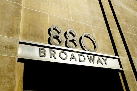 Famous broadway street signs in downtown New York Stockbilder - Microstock & Abonnement, Bildnummer: 400-04833025