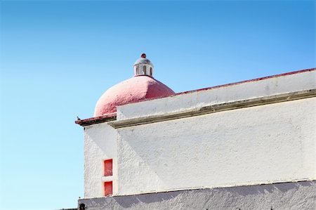 mexican white house with red dome above Photographie de stock - Aubaine LD & Abonnement, Code: 400-04833058