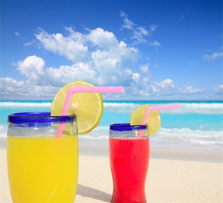 beach tropical cocktails in tropical turquoise on Caribbean Sea Stock Photo - Budget Royalty-Free & Subscription, Code: 400-04833083