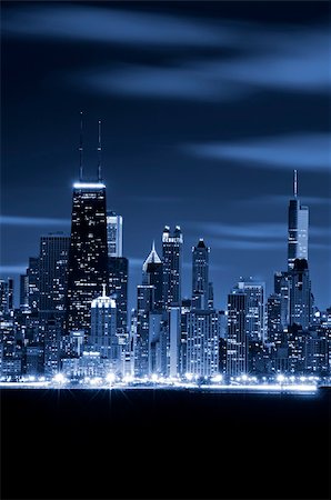 simsearch:400-06085102,k - Chicago skyline at night. Photographie de stock - Aubaine LD & Abonnement, Code: 400-04833869