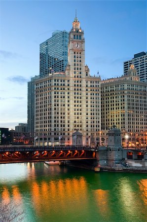 simsearch:400-04915874,k - Image of Chicago downtown district at twilight. Photographie de stock - Aubaine LD & Abonnement, Code: 400-04833871