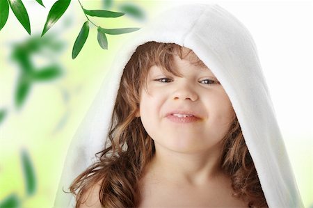 simsearch:400-05342069,k - Portrait of a 5 year old girl after bath Stock Photo - Budget Royalty-Free & Subscription, Code: 400-04844968