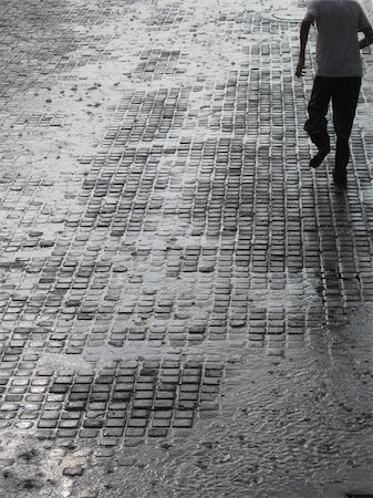 pouring rain on people - A boy runing under the pouring rain. Photographie de stock - Aubaine LD & Abonnement, Code: 400-04847180