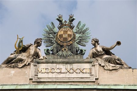 Statue composition - Albertina Castle , Vienna Foto de stock - Super Valor sin royalties y Suscripción, Código: 400-04847422