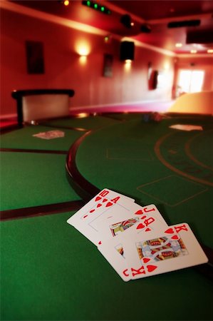 queen of hearts playing card - green casino table with a hand of a royal flush in a poker game Stock Photo - Budget Royalty-Free & Subscription, Code: 400-04848312