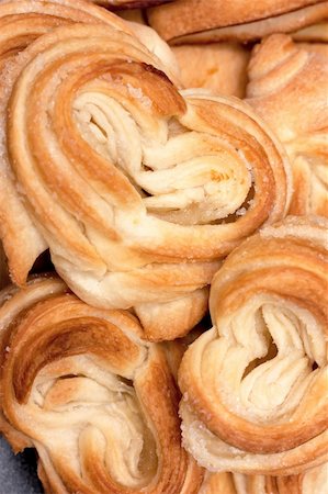 freshly baked cinnamon rolls - A heap of pastries on a wood board Stock Photo - Budget Royalty-Free & Subscription, Code: 400-04848369