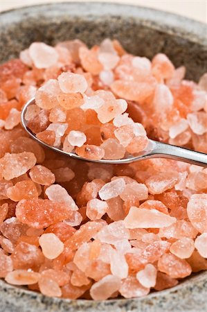 simsearch:400-04348090,k - Course pink Himalayan salt in a bowl with spoon Stock Photo - Budget Royalty-Free & Subscription, Code: 400-04848379