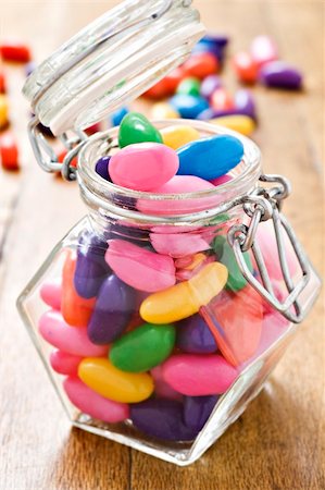 simsearch:400-06135772,k - Colorful jelly beans in a bottle - very shallow depth of field Fotografie stock - Microstock e Abbonamento, Codice: 400-04848380