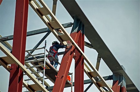 simsearch:400-05161359,k - Construction crane workers work height iron sky welder Foto de stock - Super Valor sin royalties y Suscripción, Código: 400-04848577