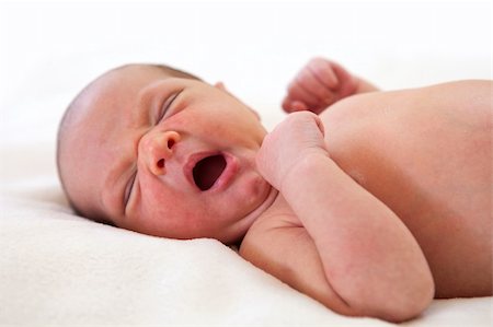simsearch:400-04737497,k - One week old baby boy yawning, close-up shot Stockbilder - Microstock & Abonnement, Bildnummer: 400-04848585