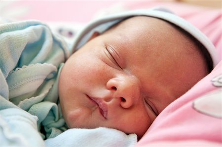 simsearch:400-07329323,k - Close-up portrait of beautiful one week old baby boy asleep Foto de stock - Royalty-Free Super Valor e Assinatura, Número: 400-04848586