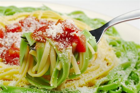 fettucine - Pasta with Tomatosauce on plate and pasta wrapped on fork (Selective focus) Stockbilder - Microstock & Abonnement, Bildnummer: 400-04848641